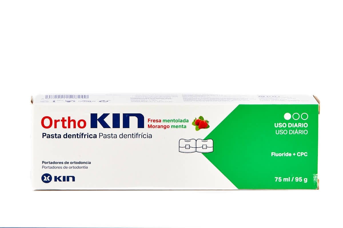  OrthoKin pasta dentífrica fresa mentolada, 75ml.